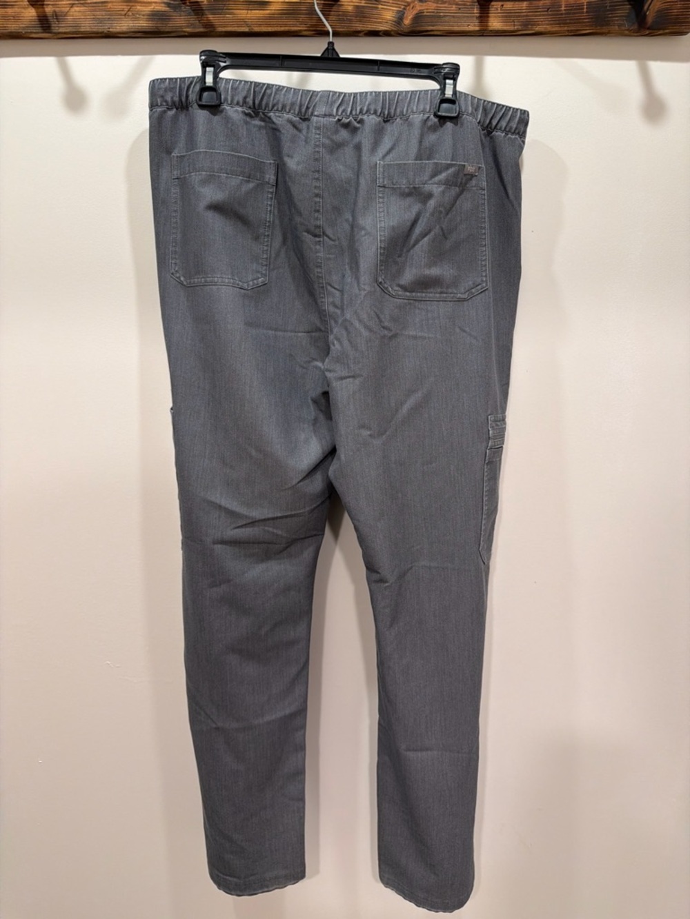 FIGS Men’s Cairo Cargo Scrub Pants - Picture 3 of 5
